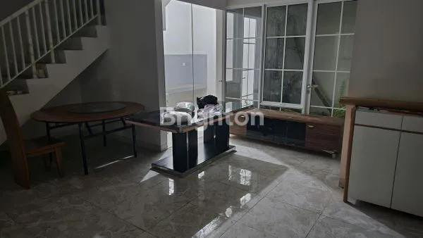 image RUMAH 2 LANTAI CLUSTER REGALIA LAVON 1 SUVARNA SUTERA (7)