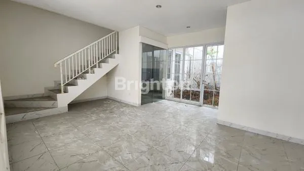 image RUMAH 2 LANTAI CLUSTER REGALIA LAVON 1 SUVARNA SUTERA (2)