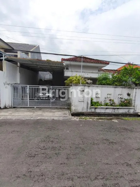 image RUMAH 1 LANTAI SIAP HUNI DI KOMPLEK PERUMAHAN JIMBARAN (1)