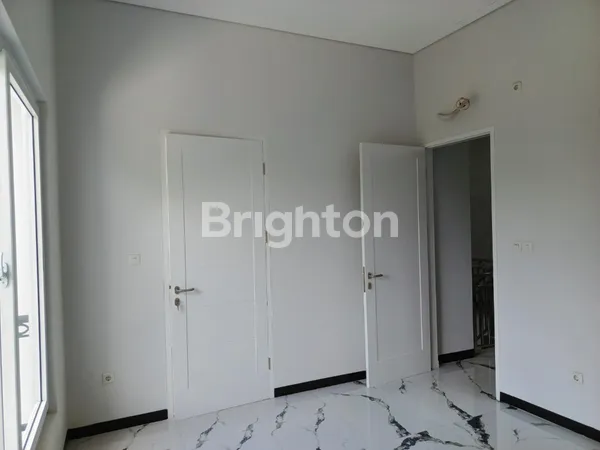 image RUMAH BARU MODERN MINIMALIS 2 1/2 LANTAI DI DURI KOSAMBI SEMANAN JAKARTA BARAT  (5)