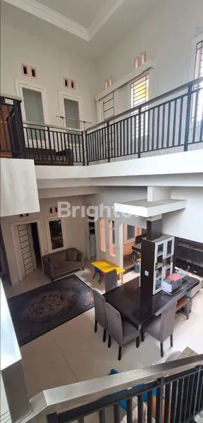 RUMAH MAINROAD PARONGPONG