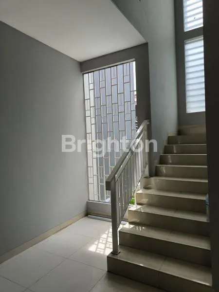 image RUMAH CANTIK DIJUAL DI PERUMAHAN CITRALAND (2)