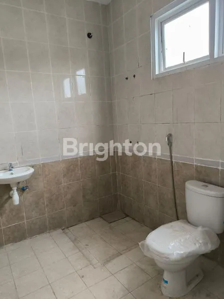 image RUMAH CANTIK DIJUAL DI PERUMAHAN CITRALAND (6)