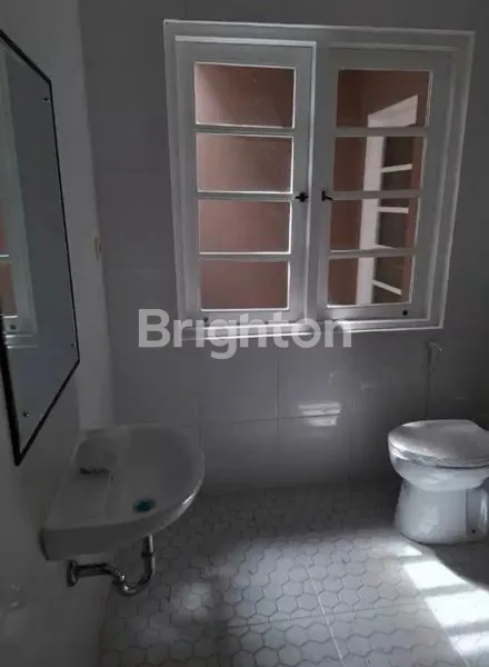 image RUMAH MONTREAL KOTA WISATA CIBUBUR BARU SIAP HUNI (6)