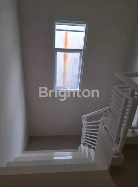 image RUMAH MONTREAL KOTA WISATA CIBUBUR BARU SIAP HUNI (8)