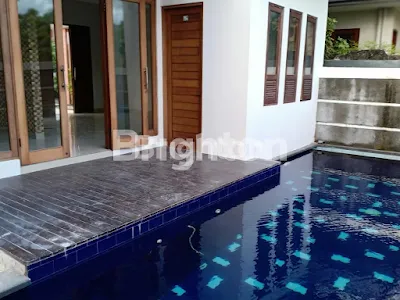 image RUMAH LENGKAP DENGAN POOL DINUSA DUA (6)