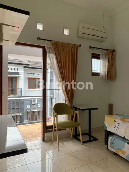 image RUMAH HOME STAY MEWAH 2 LANTAI PESONA ANINDYA PALAGAN - FASILITAS LENGKAP (6)