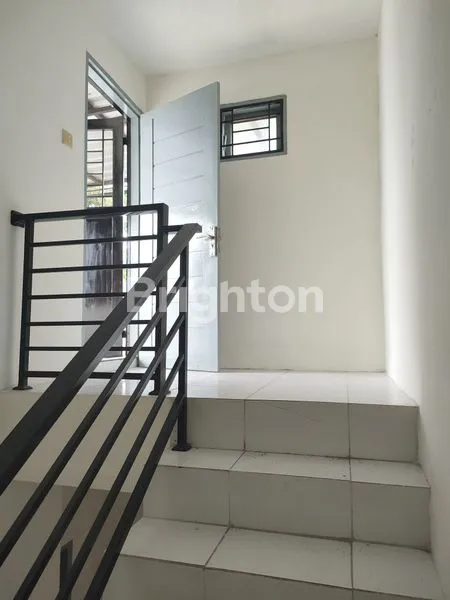 image • RUMAH KOMPLEK LEBAR 6 METER - INTI KOTA - LINGKUNGAN NYAMAN & TENANG - SIAP HUNI - BARU RENOVASI<br />
• LOKASI STRATEGIS. HANYA 2 MENIT DARI JL. DARUSSALAM & 3 MENIT DARI JL. GAJAH MADA<br />
• HANYA 5 MENIT KE BRASTAGI SUPERMARKET GATOT SUBROTO & 8 MENIT KE PLAZA (7)