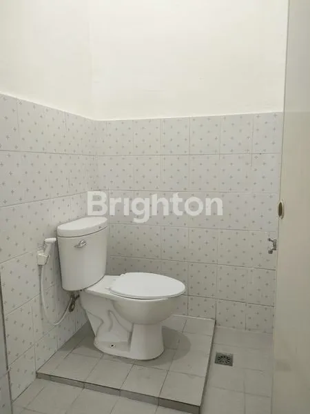 image • RUMAH KOMPLEK LEBAR 6 METER - INTI KOTA - LINGKUNGAN NYAMAN & TENANG - SIAP HUNI - BARU RENOVASI<br />
• LOKASI STRATEGIS. HANYA 2 MENIT DARI JL. DARUSSALAM & 3 MENIT DARI JL. GAJAH MADA<br />
• HANYA 5 MENIT KE BRASTAGI SUPERMARKET GATOT SUBROTO & 8 MENIT KE PLAZA (4)