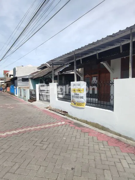 image RUMAH STRATEGIS SIAP HUNI DEKAT EXIT TOL GAYAMSARI &  JALAN MAJAPAHIT (8)