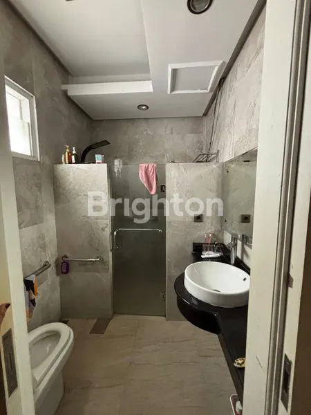 image DIJUAL RUMAH MEWAH CANTIK DI PERUM ELIT VILLA TAMARA KOTA SAMARINDA (6)