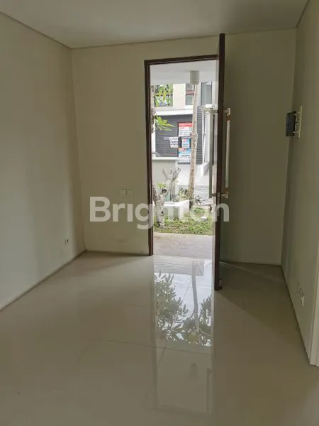 image DIJUAL RUMAH NORTHWEST LAKE (2)