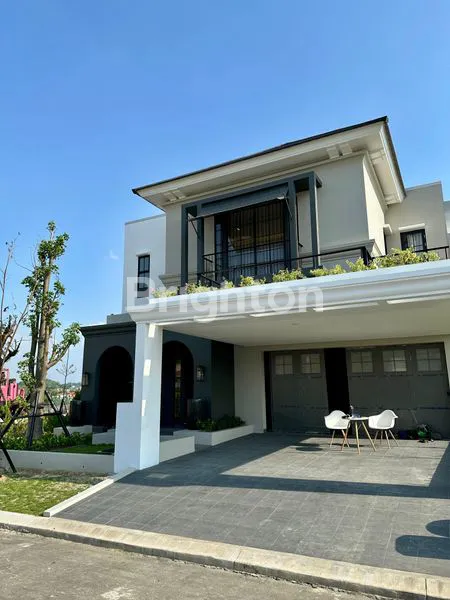 image RUMAH SUPER MEWAH DI KOTA GRESIK (1)
