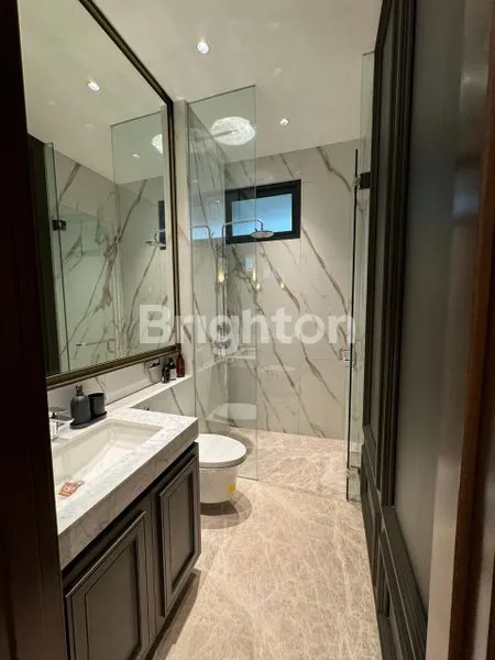 image DIJUAL RUMAH BARU.. RUMAH MEWAH 3 LANTAI CLUSTER TRESOR BSD CITY HARGA  11,6M (8)