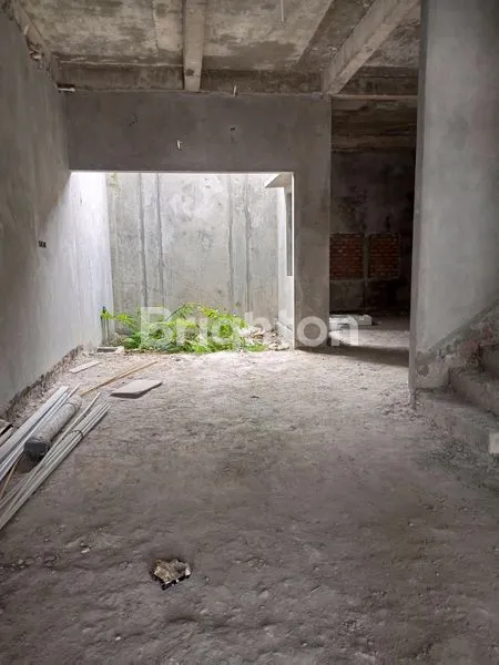 image RUMAH MEWAH DI CLUSTER HELONA PARK PEMUDA (3)