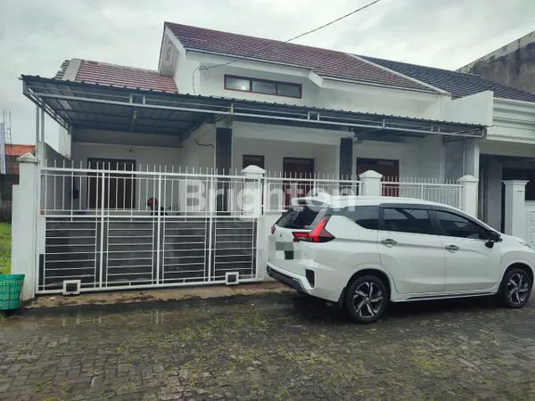 image RUMAH 1 LANTAI MINIMALIS MODERN BERPAGAR DI GENTAN (1)