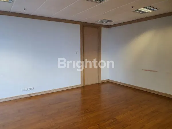 image OFFICE SPACE RAPI TERAWAT SIAP HUNI LANTAI SEDANG DI MENARA SUDIRMAN, SENAYAN (8)