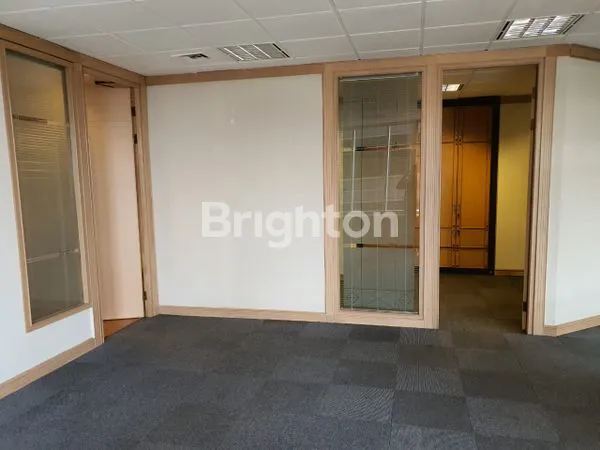 image OFFICE SPACE RAPI TERAWAT SIAP HUNI LANTAI SEDANG DI MENARA SUDIRMAN, SENAYAN (4)