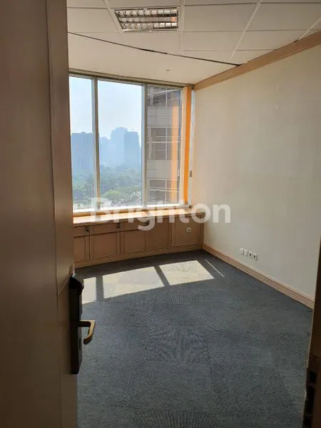 image OFFICE SPACE RAPI TERAWAT SIAP HUNI LANTAI SEDANG DI MENARA SUDIRMAN, SENAYAN (3)