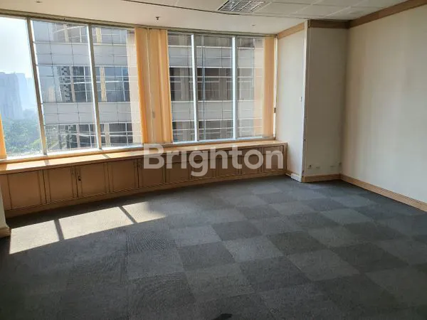 image OFFICE SPACE RAPI TERAWAT SIAP HUNI LANTAI SEDANG DI MENARA SUDIRMAN, SENAYAN (1)