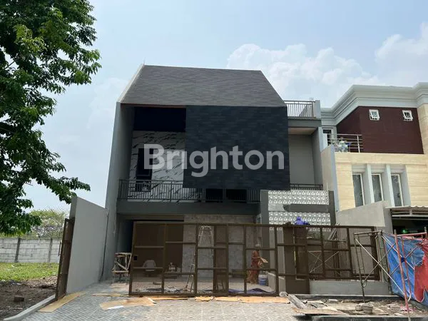 image SAN ANTONIO 3 LANTAI BARU GRESS 10X18 DILENGKAPI KOLAM RENANG ROW JALAN 3 MOBIL HADAP TIMUR BISA KPR (1)