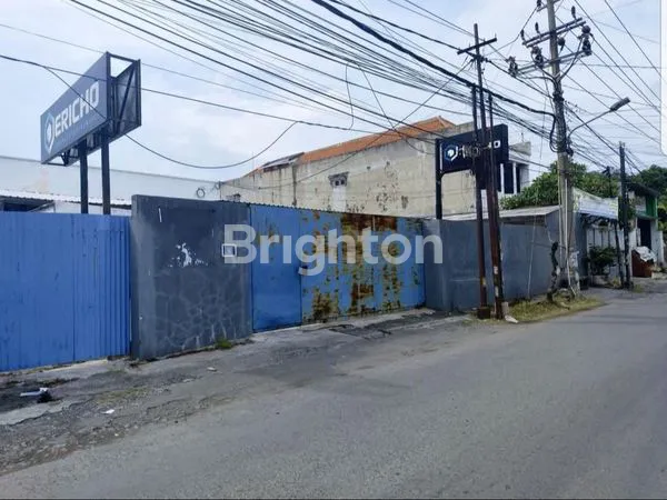 BANGUNAN EX SWALAYAN KUTISARI SELATAN