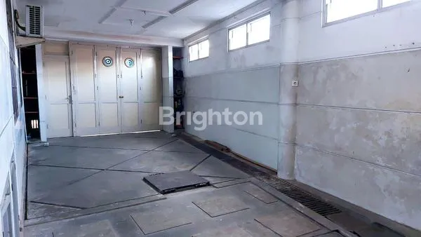 image RUMAH LUAS ASRI TERAWAT (8)