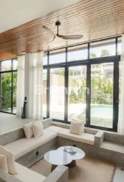 image AQUAMARINE, VERY NEAR TO THE BEACHES (2)