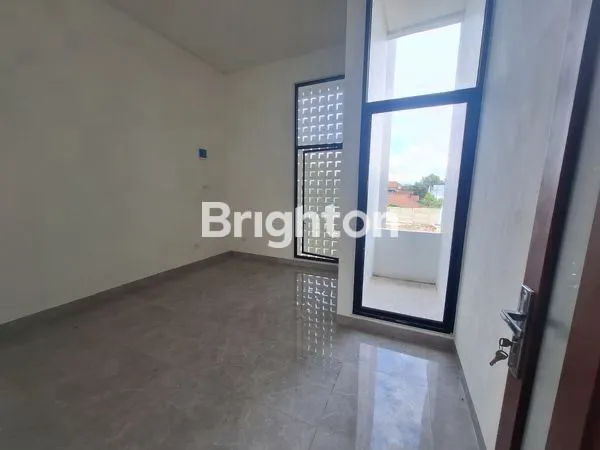 image DIJUAL RUMAH MEWAH 2 LANTAI DI KEDAMAIAN  LOKASI  STRATEGIS DI PUSAT KOTA BANDAR LAMPUNG   (8)