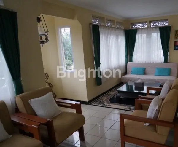 image VILLA BATU JAWA TIMUR 2 LANTAI COCOK UNTUK INVESTASI (3)