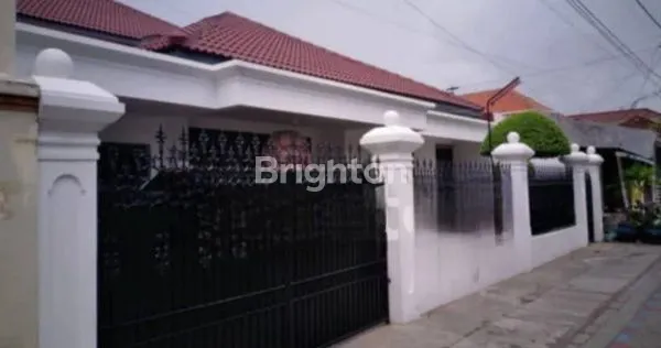image RUMAH KLASIK TERAWAT DI PETEMON (1)