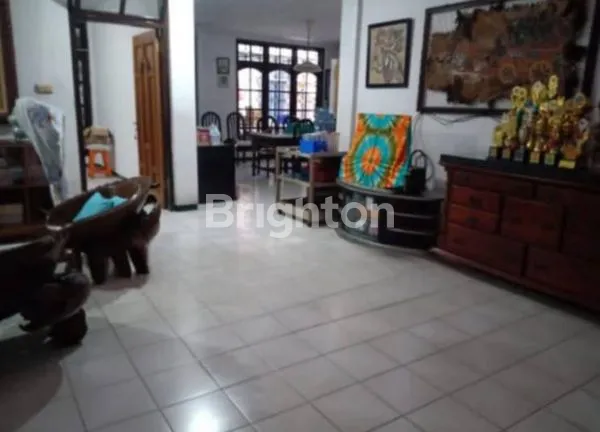 image RUMAH KLASIK TERAWAT DI PETEMON (4)