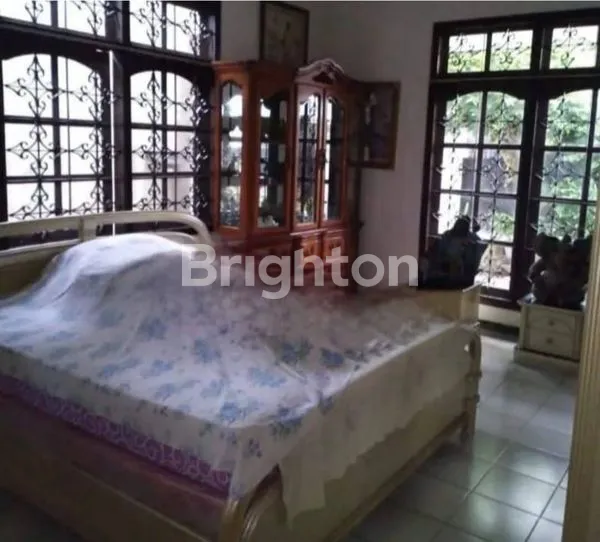 image RUMAH KLASIK TERAWAT DI PETEMON (3)