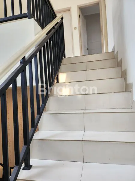 image RUMAH MEWAH DAN PREVLIGE DI BEKASI (2)