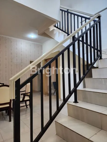 image RUMAH MEWAH DAN PREVLIGE DI BEKASI (6)
