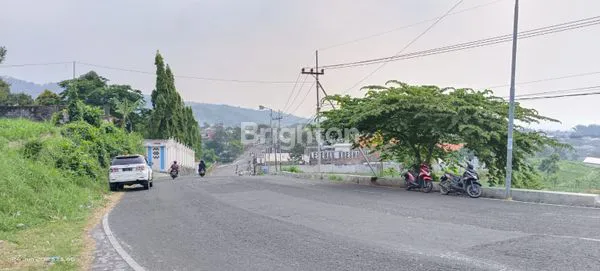 image TANAH LOKASI ISTIMEWA DI NOL POROS JALAN PROPINSI, HALAMAN SANGAT LUAS (7)