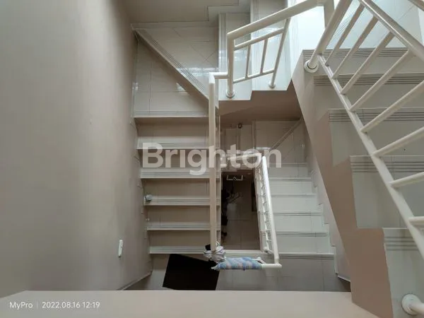 image RUMAH BAGUS 3 LANTAI FULL DAN FULL FURNISHED . (5)