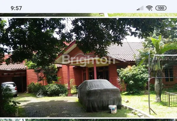 image RUMAH DENGAN HALAMAN LUAS ADA KOLAM RENANG (2)