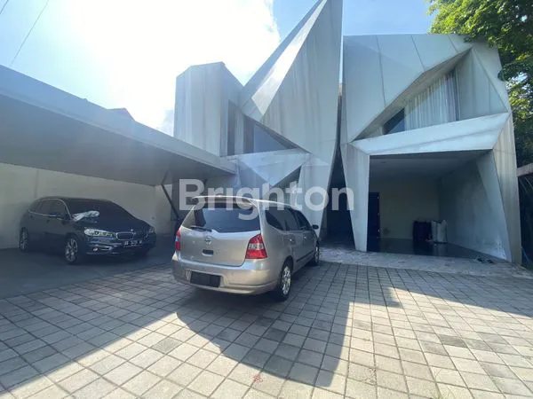 image RUMAH MEWAH DESAIN UNIK DI JL SISINGAMANGARAJA MERGANSAN YOGYAKARTA (1)