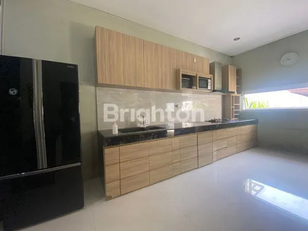 image RUMAH MEWAH DESAIN UNIK DI JL SISINGAMANGARAJA MERGANSAN YOGYAKARTA (3)