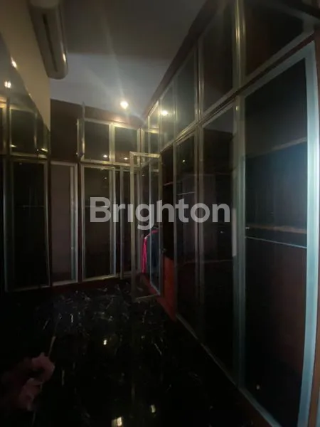 image RUMAH MEWAH DESAIN UNIK DI JL SISINGAMANGARAJA MERGANSAN YOGYAKARTA (8)