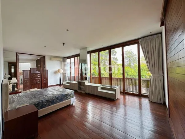 image VILLA SANUR 4+2 KAMAR FULL FURNISHED 2 LANTAI (6)