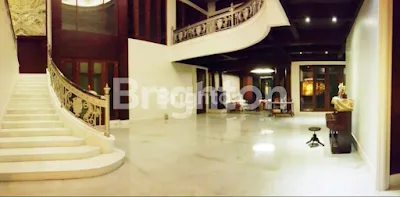 image RUMAH MEWAH CLASSIC MEDITERANIA SURABAYA PUSAT (VA) (4)