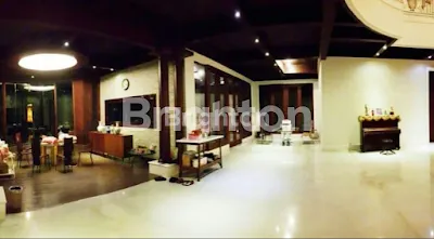 image RUMAH MEWAH CLASSIC MEDITERANIA SURABAYA PUSAT (VA) (5)