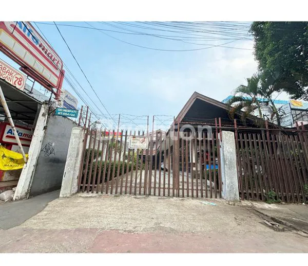 image RUMAH COCOK UNTUK USAHA SANGAT  STRATEGIS PINGGIR JALAN DEWI SARTIKA JAKARTA TIMUR (2)