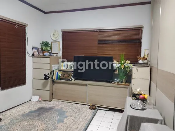 image RUMAH COCOK UNTUK USAHA SANGAT  STRATEGIS PINGGIR JALAN DEWI SARTIKA JAKARTA TIMUR (5)