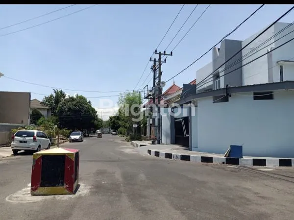 image RUMAH SIAP HUNI LOKASI SANGAT STRATEGIS DAN KOMERSIAL (2)