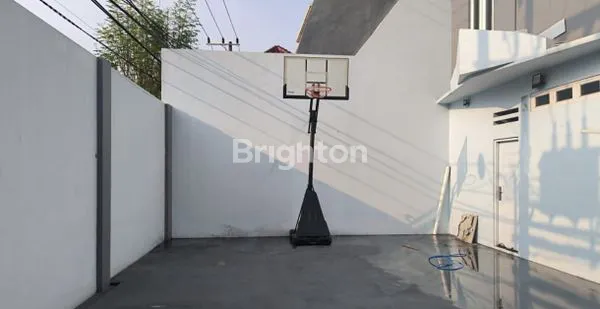 image RUMAH SIAP HUNI LOKASI SANGAT STRATEGIS DAN KOMERSIAL (7)