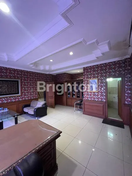 image BANGUNAN EX TRAVEL UMROH DI TAPOS DEPOK (3)