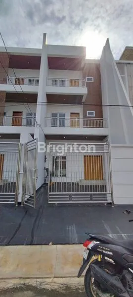 1 UNIT RUMAH BARU 4 LANTAI DI MUARA KARANG